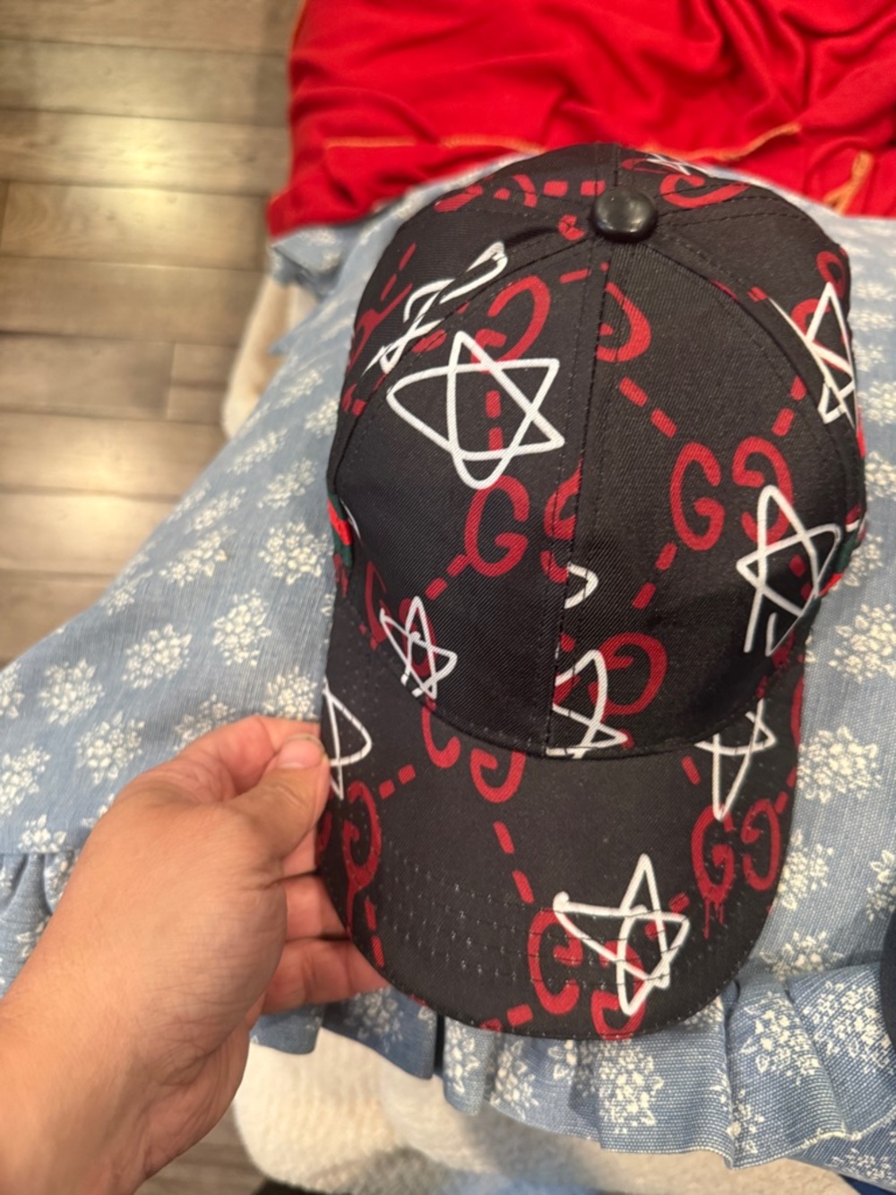 Gucci Black Baseball Cap with Subtle Red Stripe Accents